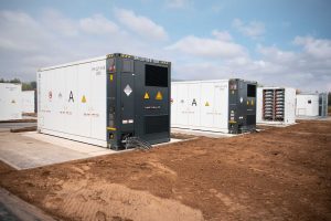 Nahaufnahme des Batteriespeicherparks von Survive.